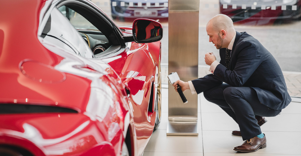 A salesman making a CitNOW in a showroom